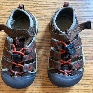 Toddler boy Keens, size 9 brown